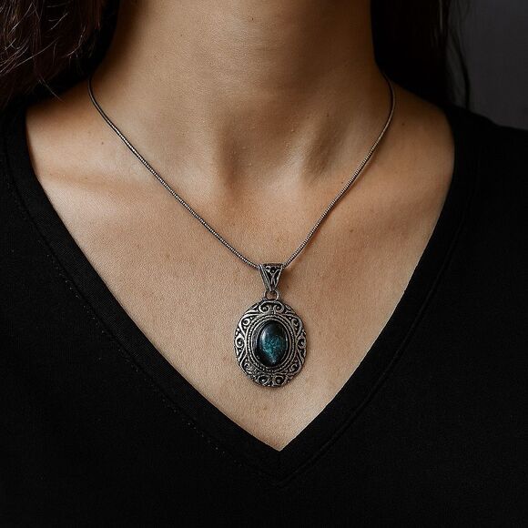 Stunning Large Oval Labradorite Necklace Pendant Womens Statement Piece New - Picture 2 of 6